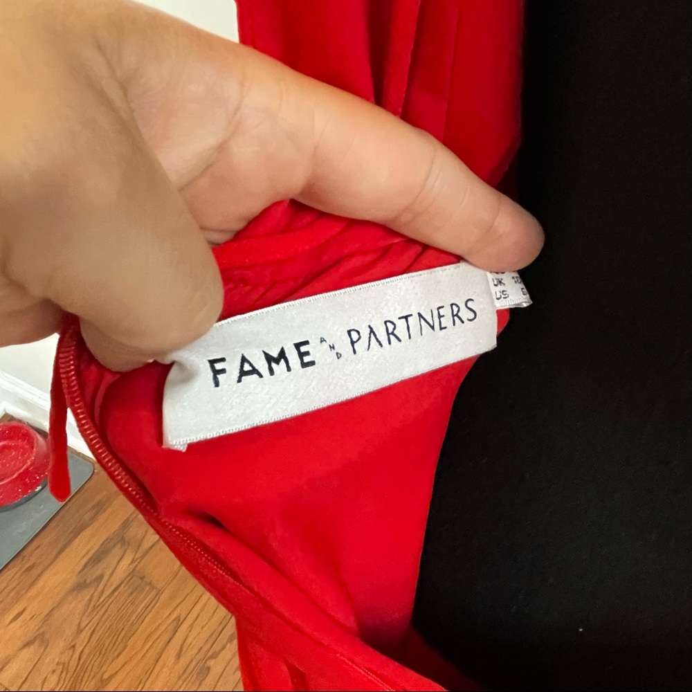 Fame and Partners Red V-neck Open Back Gown Size 6 - Picture 6 of 7